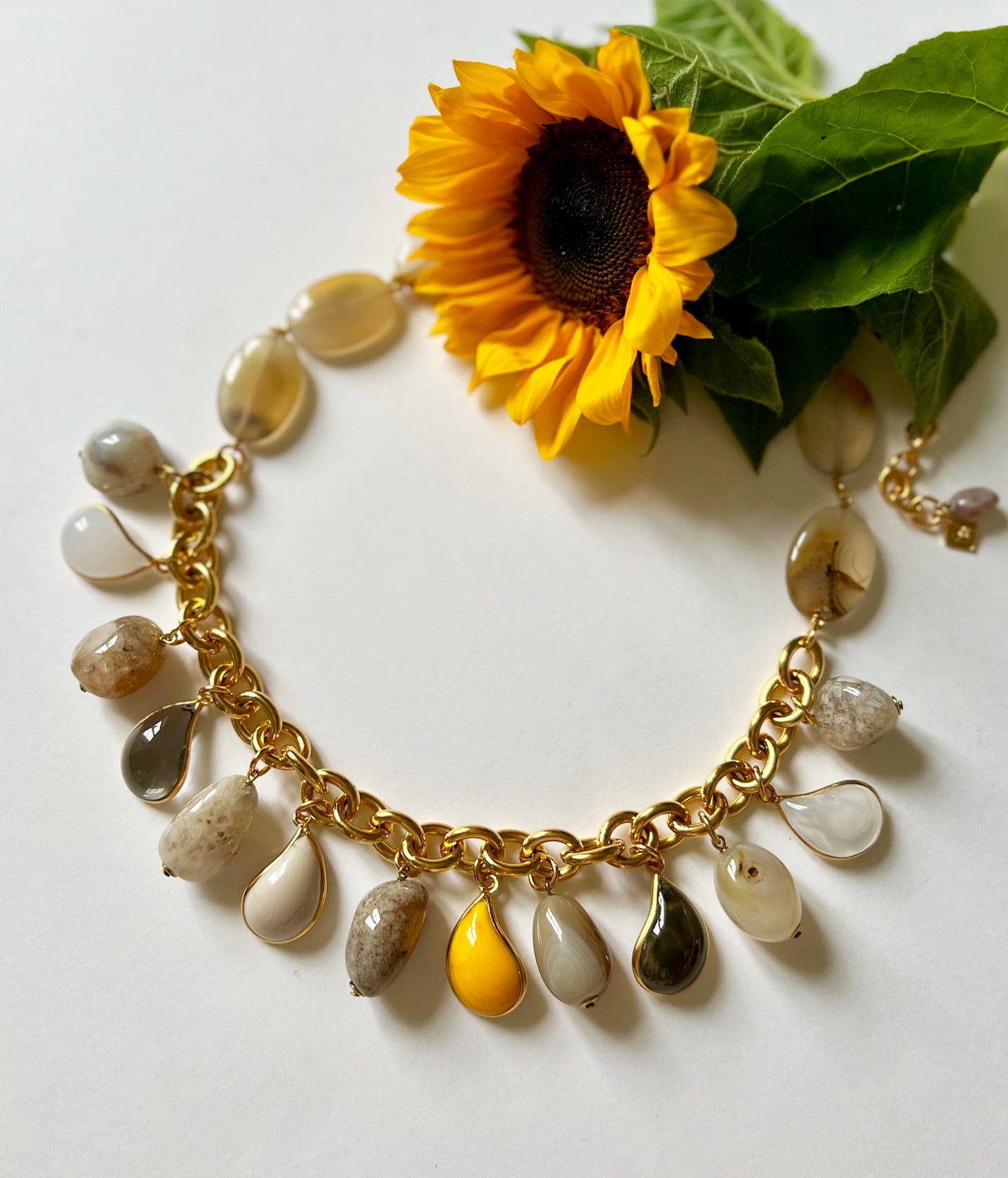 COLLIER LARMES & AGATES